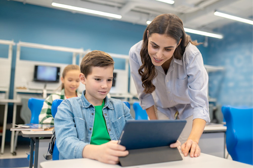 Teaching assisting student with tablet