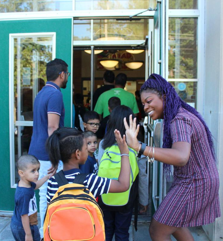 Teachers welcome students back to school. Photo courtesy Newark Post Journalist Brooke Schultz.